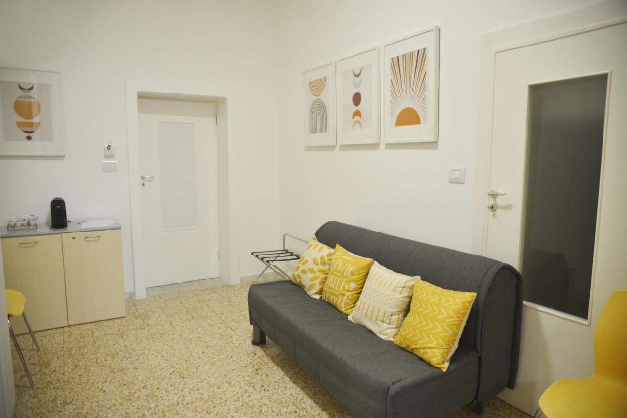 La Casa Di Eva Bed & Breakfast Brindisi Bagian luar foto