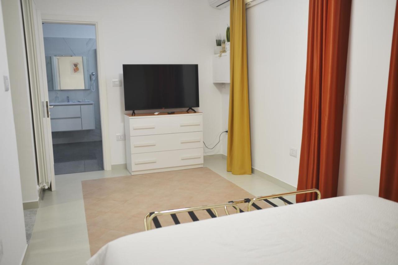 La Casa Di Eva Bed & Breakfast Brindisi Bagian luar foto