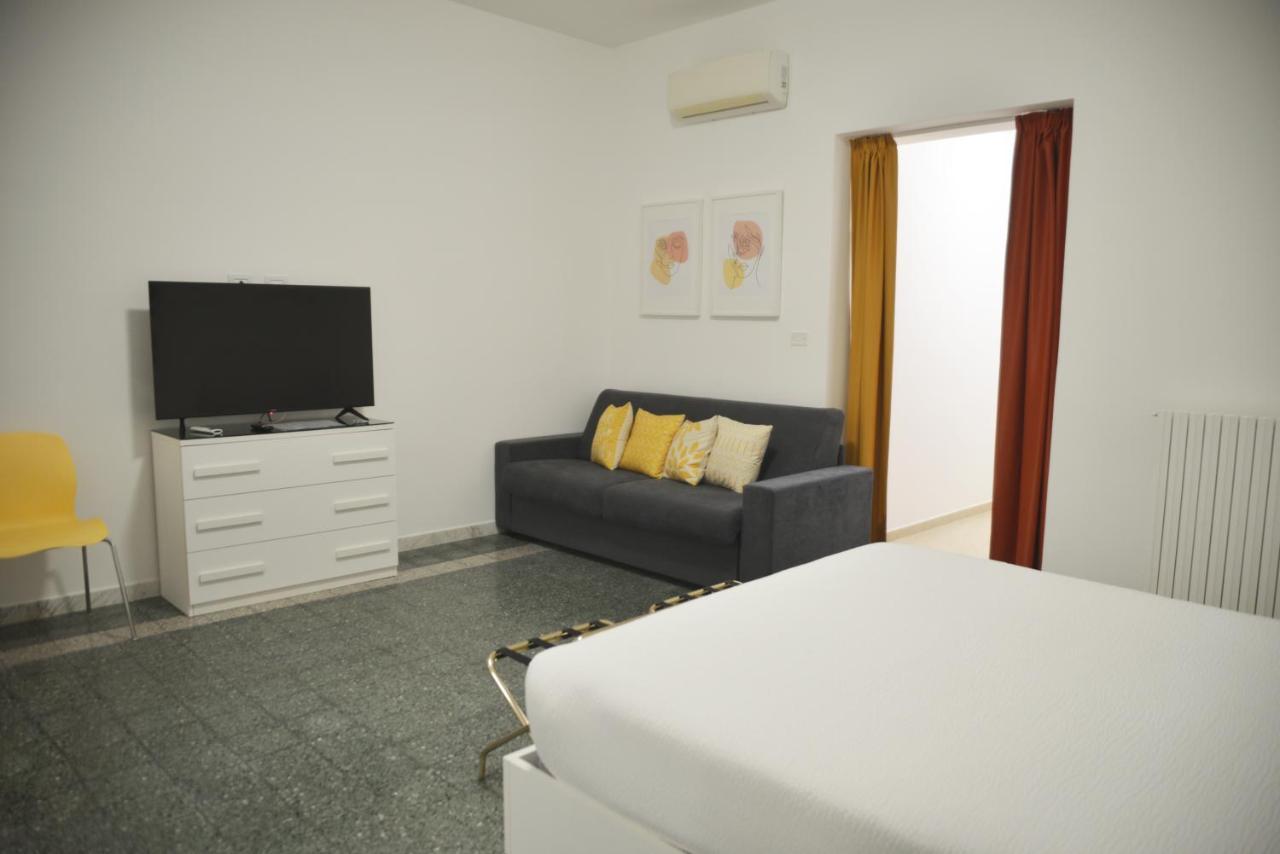 La Casa Di Eva Bed & Breakfast Brindisi Bagian luar foto