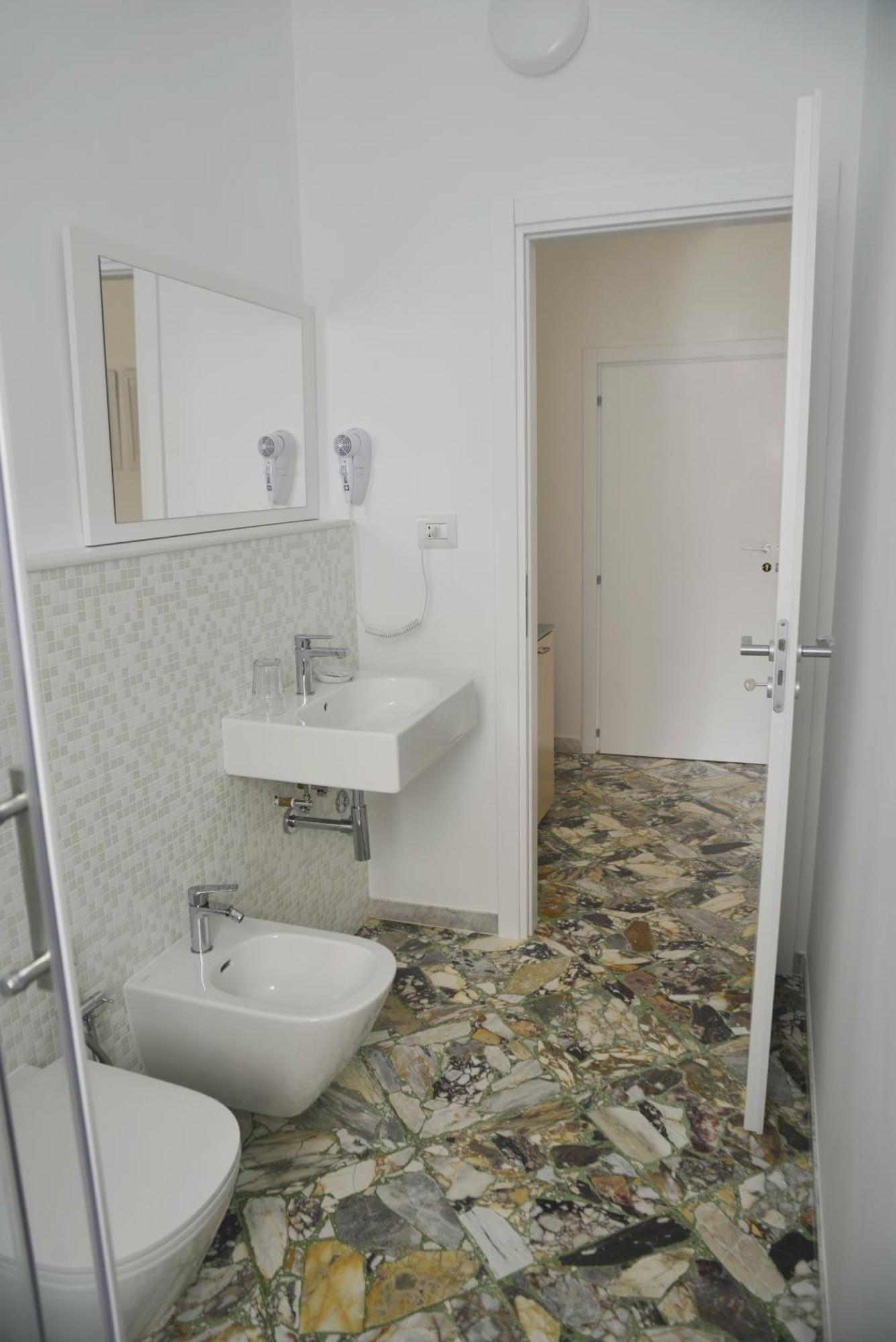 La Casa Di Eva Bed & Breakfast Brindisi Bagian luar foto