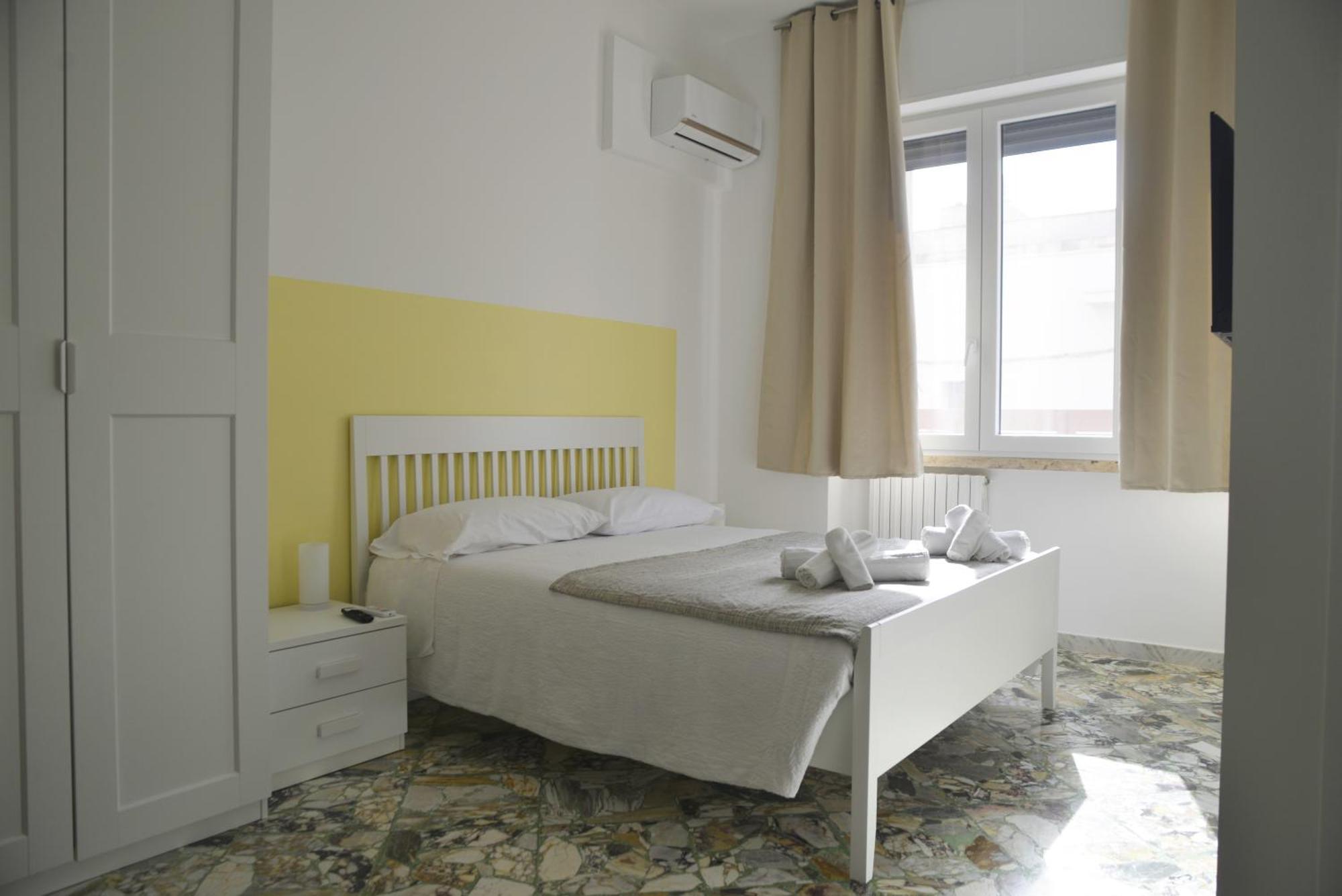 La Casa Di Eva Bed & Breakfast Brindisi Bagian luar foto